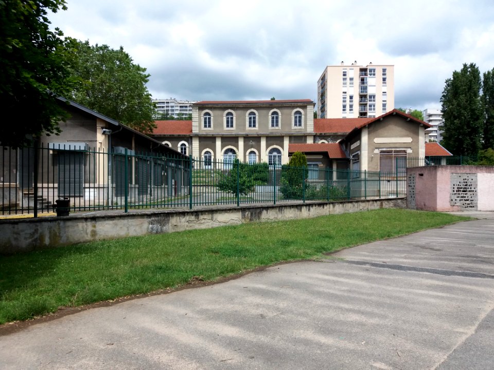 Caluire-et-Cuire - Ancienne usine des eaux, depuis le chemin arrière