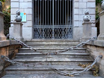 Caluire-et-Cuire - Chapelle Saint-Boniface, chaîne de l'escalier