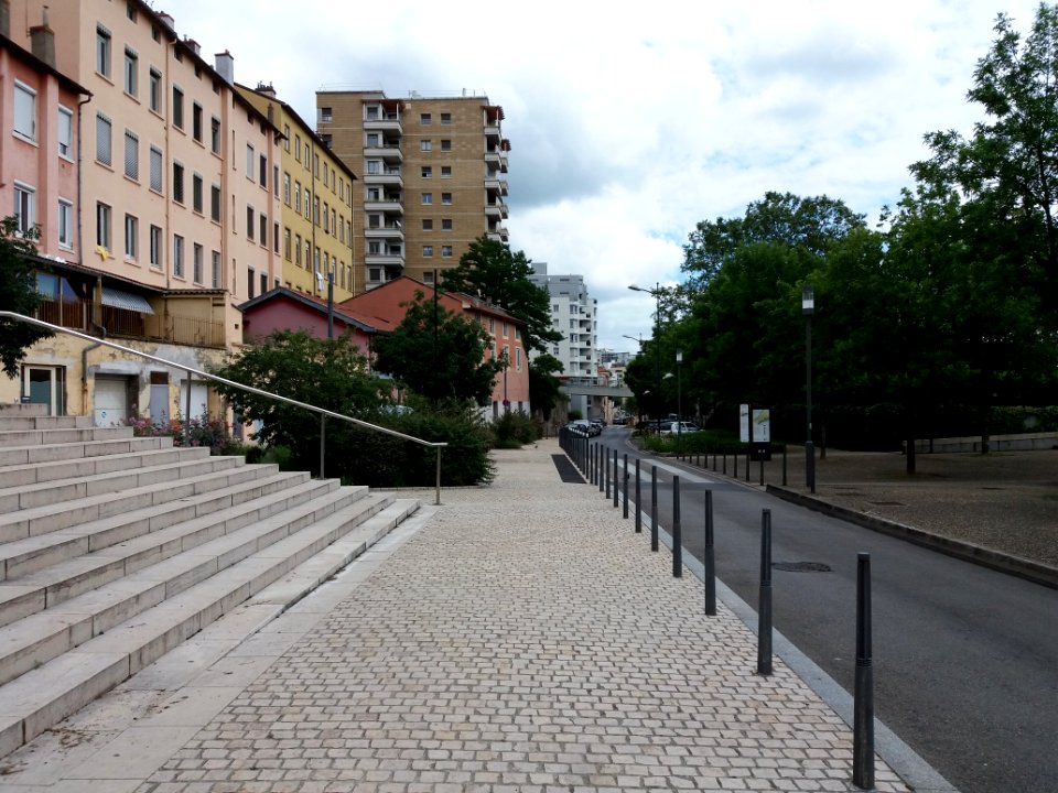 Caluire-et-Cuire - Chemin de Wette-Faÿs, vers le nord-est depuis la place Henri Demonchy