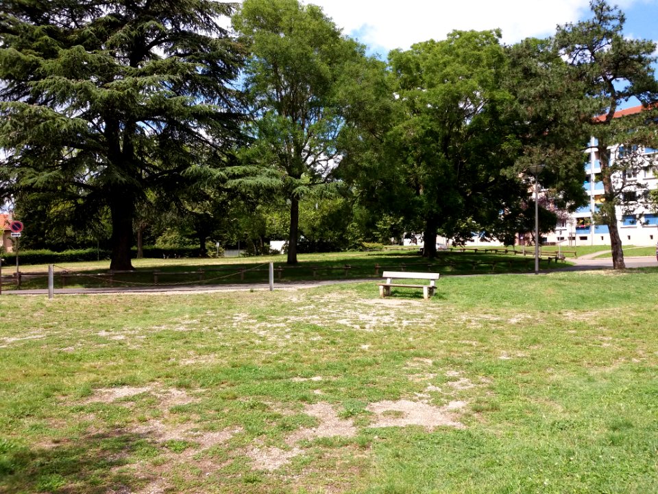 Caluire-et-Cuire - Place Laurent Bonnevay, depuis le belvédère de Montessuy