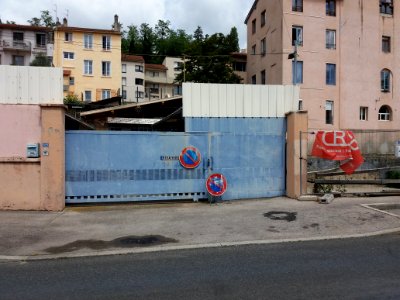 Caluire-et-Cuire - Chemin de Wette-Faÿs, menuisier charpentier en face de l'ancienne usine des eaux