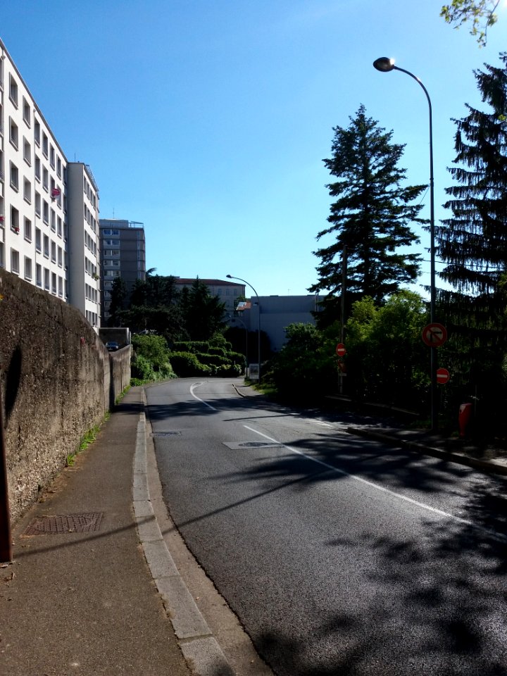 Caluire-et-Cuire - Montée Castellane, avec la montée Victor Hugo à droite