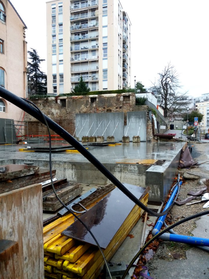Caluire-et-Cuire - Chemin de Wette-Faÿs, chantier vers le numéro 323, vers le mur nord-est