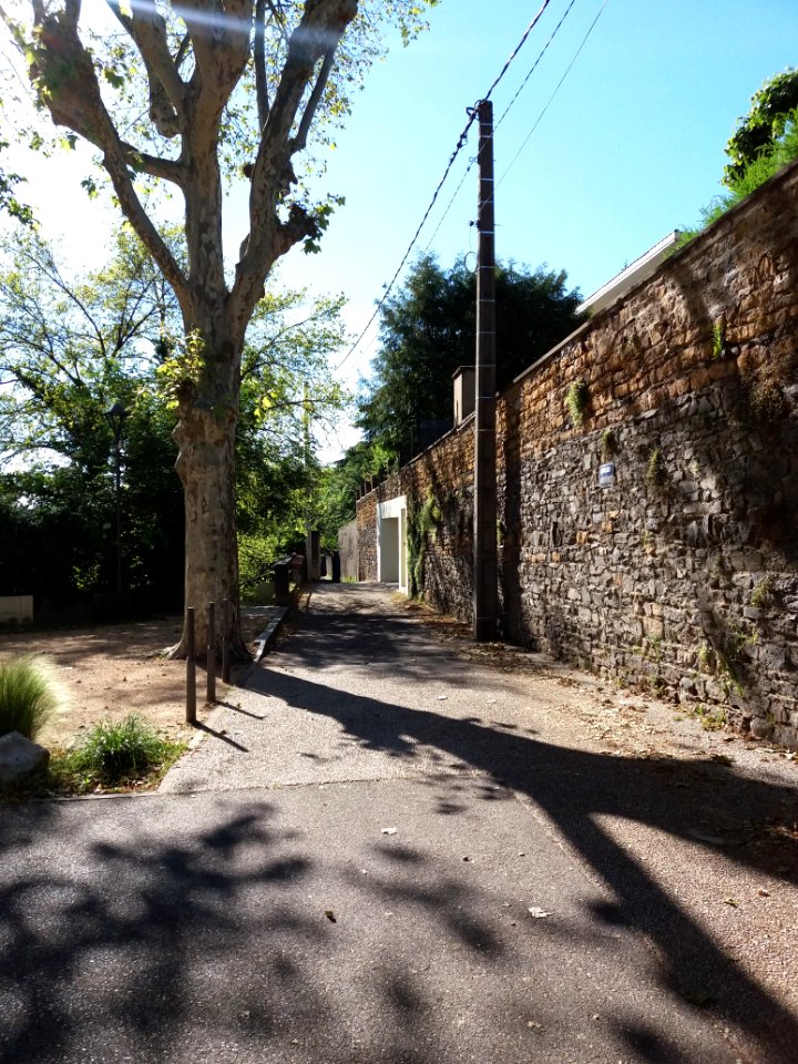 Caluire-et-Cuire - Impasse des Verchères, depuis la place Jean Gouailhardou