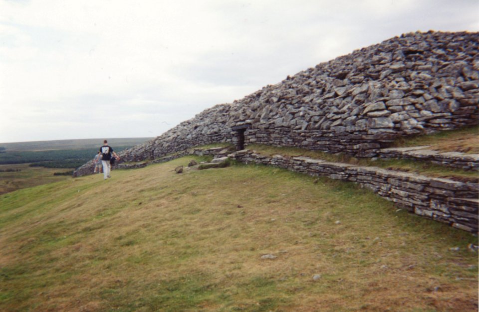Camster Cairns 2000-6-cairn entrance