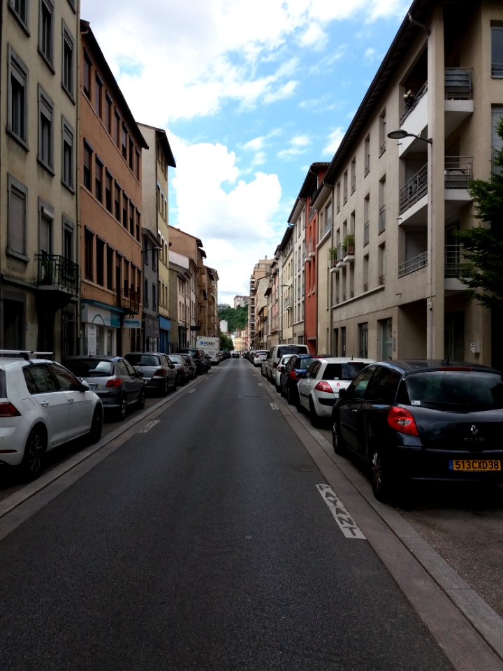 Caluire-et-Cuire - Grande Rue de Saint-Clair, vers l'ouest, depuis La Balme