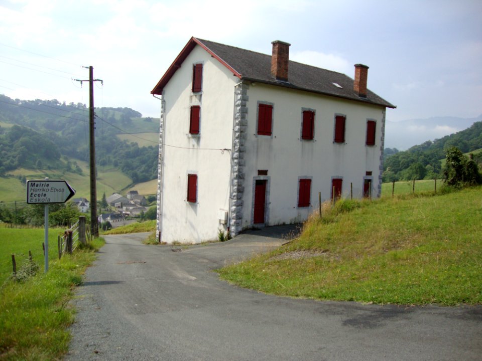 Camou (Camou-Cihigue, Pyr-Atl, Fr) mairie - école