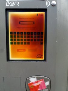 Caluire-et-Cuire - Chemin de Wette-Faÿs, station Bluely activée par une carte Técély