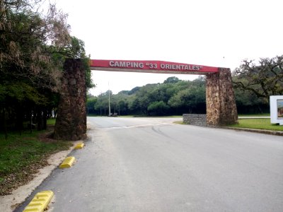 Camping "33 Orientales" sign