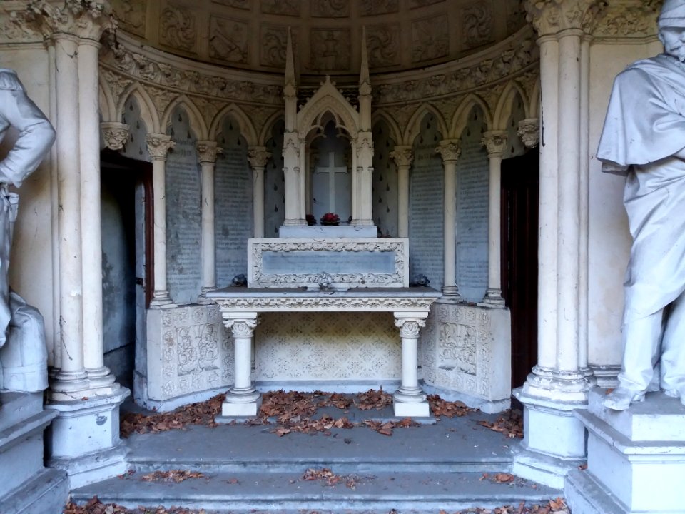 Caluire-et-Cuire - Chapelle Saint-Boniface, autel