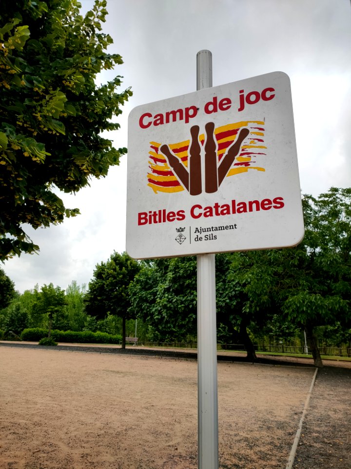 Camp de joc bitlles catalanes a Sils 02
