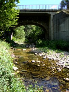 Camplong (Hérault, Fr) l'Espaze avec un pont