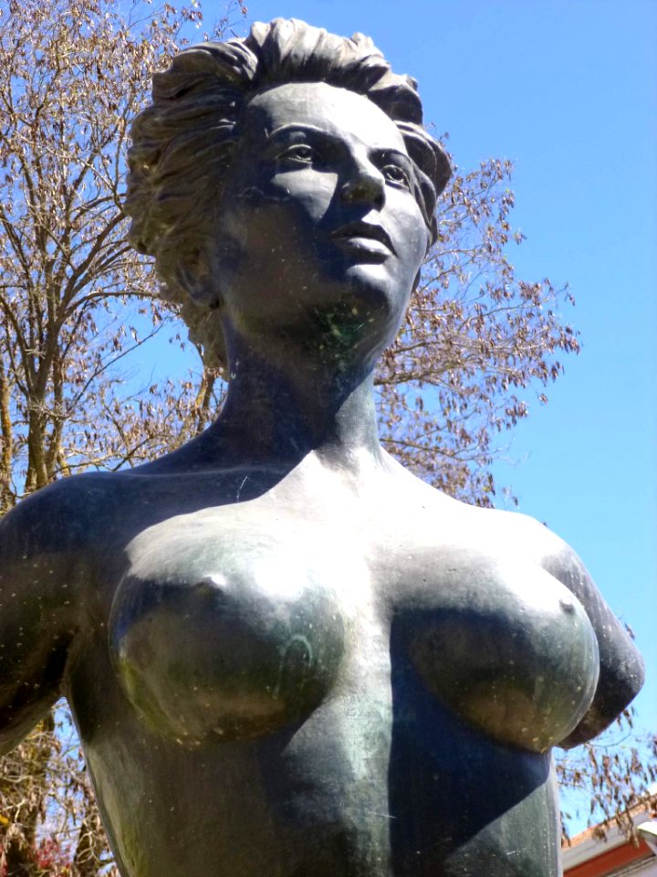 Campo de Criptana - Monumento a Sara Montiel 01