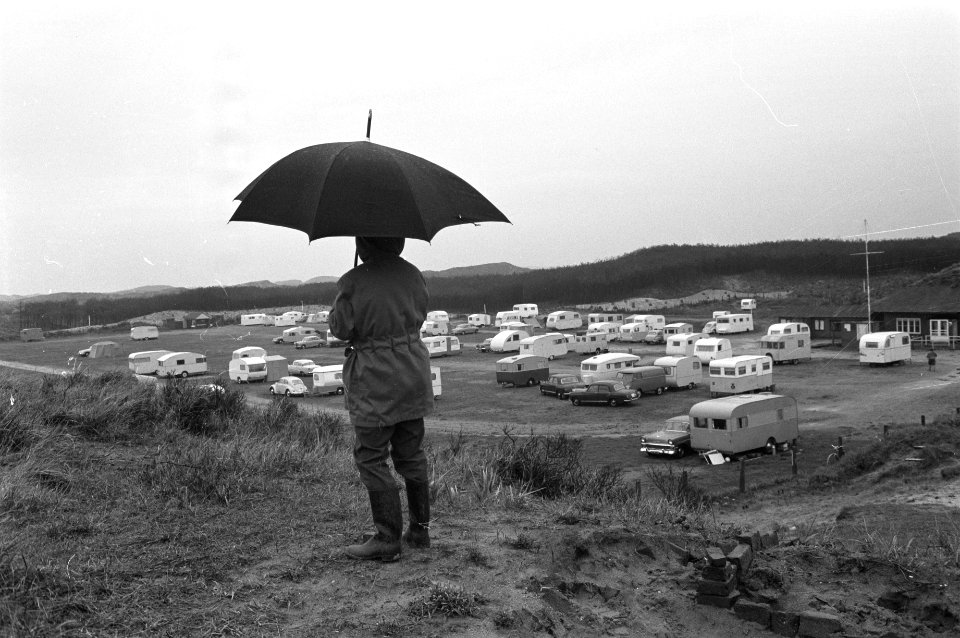 Camping te Zandvoort vol met caravans, Bestanddeelnr 912-2981