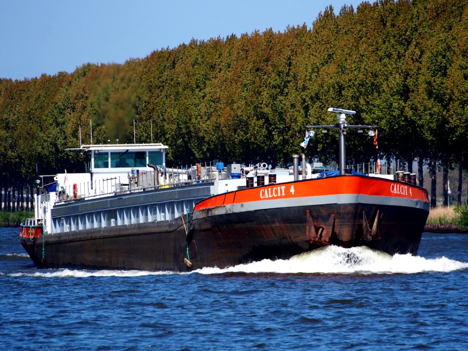 Calcit 4, ENI 02320808 at the Amsterdam-Rhine canal, pic1