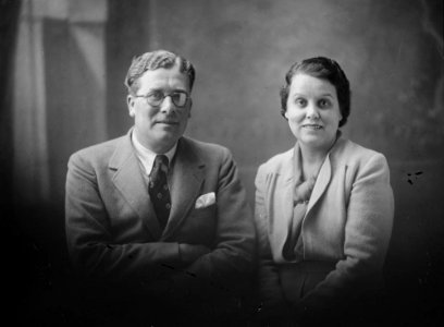 By-election candidate and his wife, 1939 (1294338)