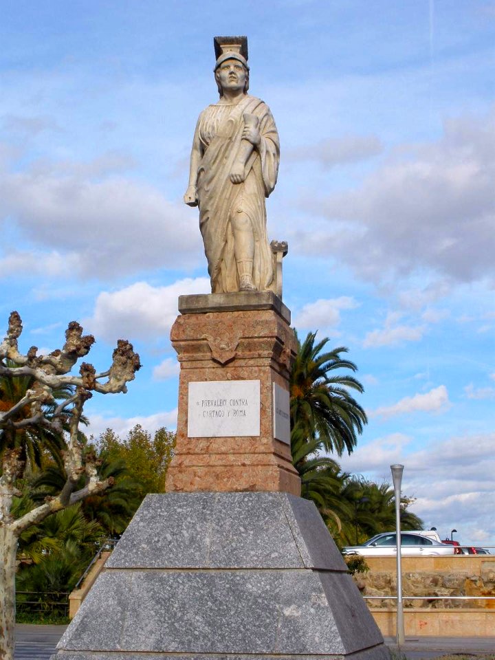 Calahorra - Paseo del Mercadal, Monumento a La Matrona
