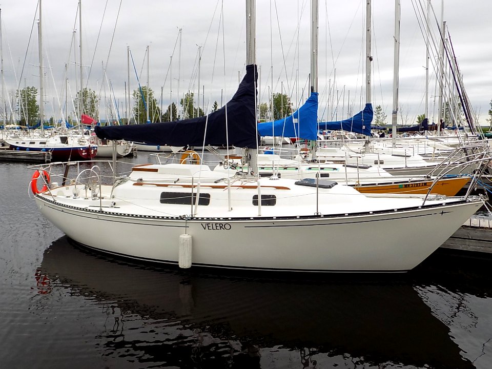 C&C 27 Mark III sailboat Velero 2667