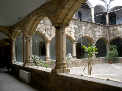 Cáceres - Monasterio de San Francisco el Real, claustro Europa 2