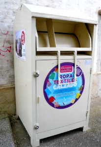 Cárcar - Contenedores de reciclaje 2