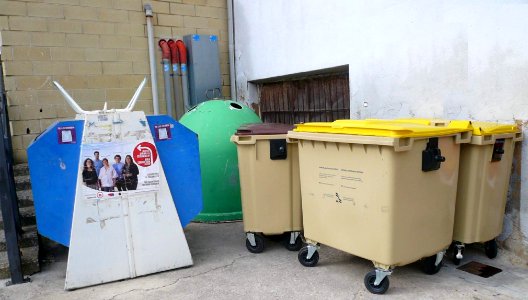 Cárcar - Contenedores de reciclaje 1