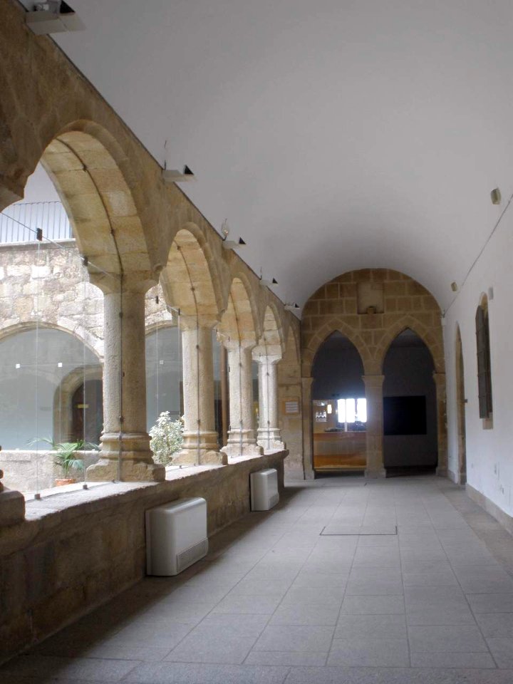 Cáceres - Monasterio de San Francisco el Real, claustro Europa 6