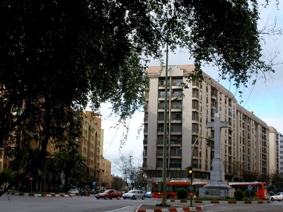 Cáceres - Plaza de América y Cruz de los Caídos