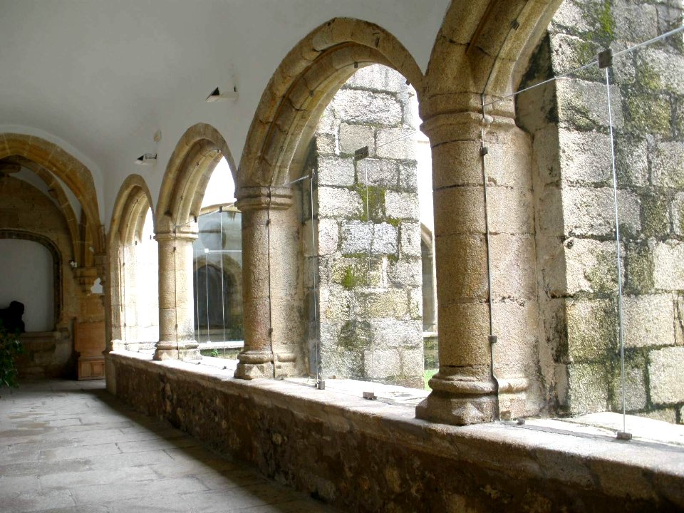 Cáceres - Monasterio de San Francisco el Real, claustro principal 04