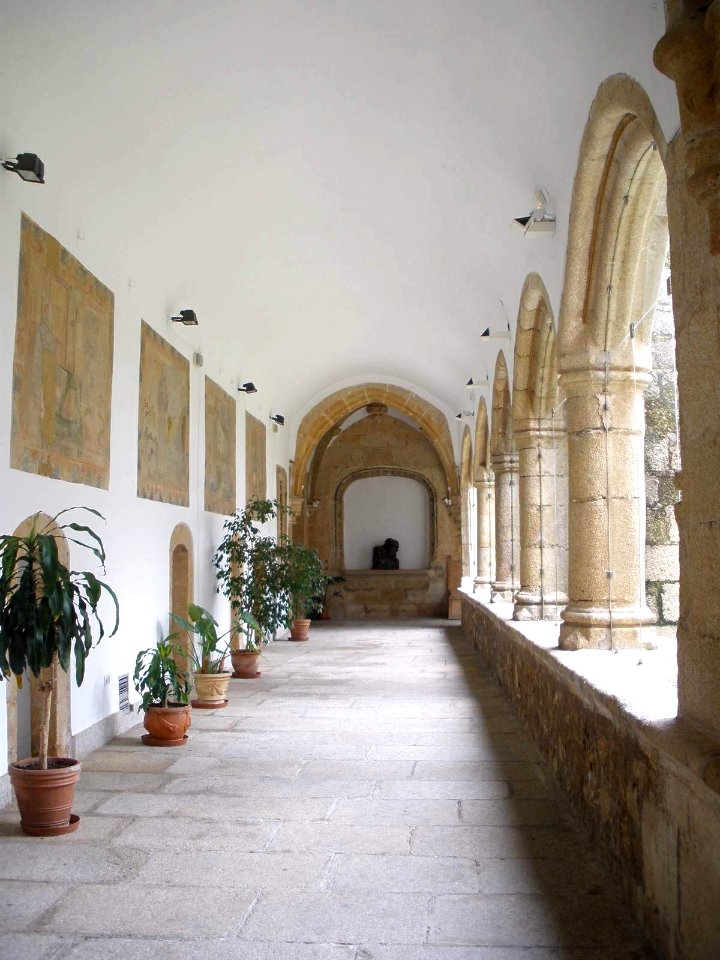 Cáceres - Monasterio de San Francisco el Real, claustro principal 03