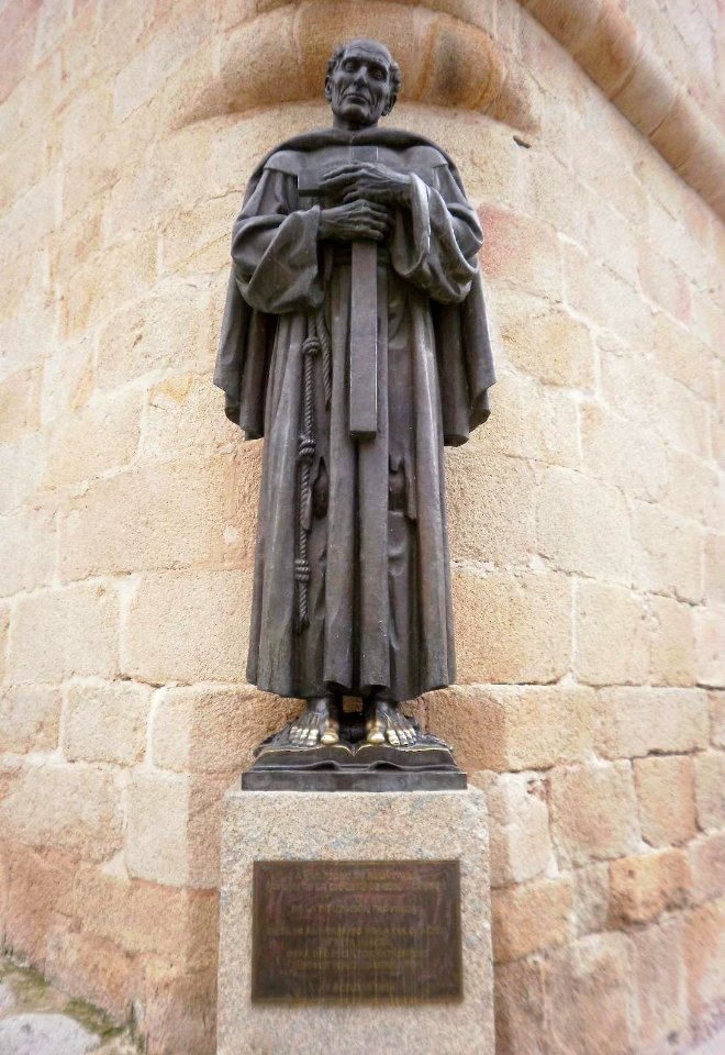 Cáceres - Catedral, exteriores, monumento a San Pedro de Alcántara