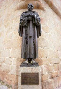 Cáceres - Catedral, exteriores, monumento a San Pedro de Alcántara