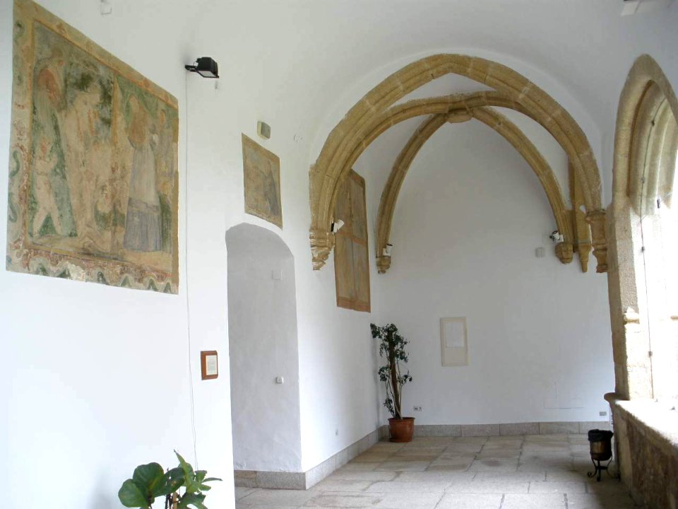 Cáceres - Monasterio de San Francisco el Real, claustro principal 02