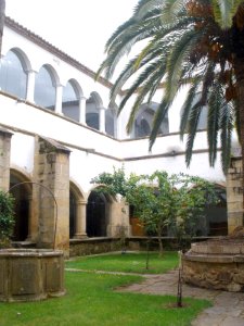 Cáceres - Monasterio de San Francisco el Real, claustro principal 05