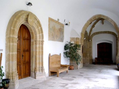 Cáceres - Monasterio de San Francisco el Real, claustro principal 07