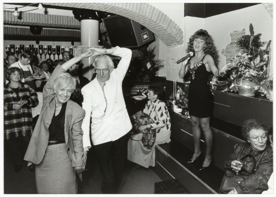 Café-dansant Sebbiol in de Smedestraat. NL-HlmNHA 54035140