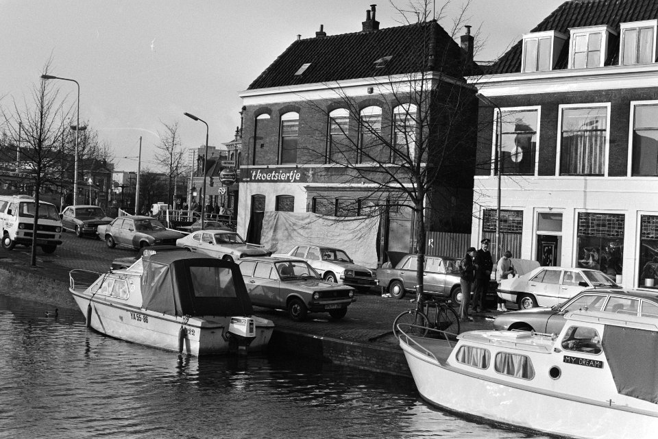 Cafés, schietpartijen, politie, bewaking, Bestanddeelnr 932-5536