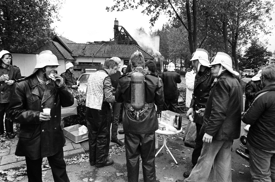 Cafe Restaurant De Driesprong in Oud Loosdrecht afgebrand, Bestanddeelnr 929-9495