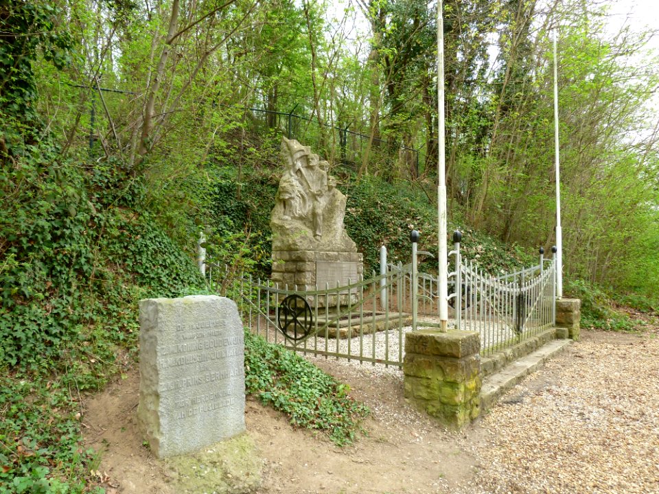 Cadier en Keer-Vlaams + Belgisch monument (1)