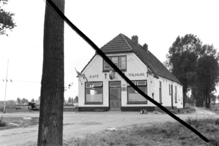 Café 't Tolhuis aan de Nieuwe Weg 6 te Wamel (ruilverkaveling Land van Maas en W, Bestanddeelnr 170-2248
