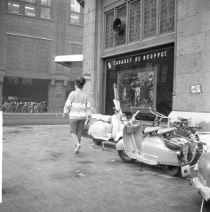 Café-Cabaret de Doofpot op het Rembrandtplein te Amsterdam, Bestanddeelnr 916-2151