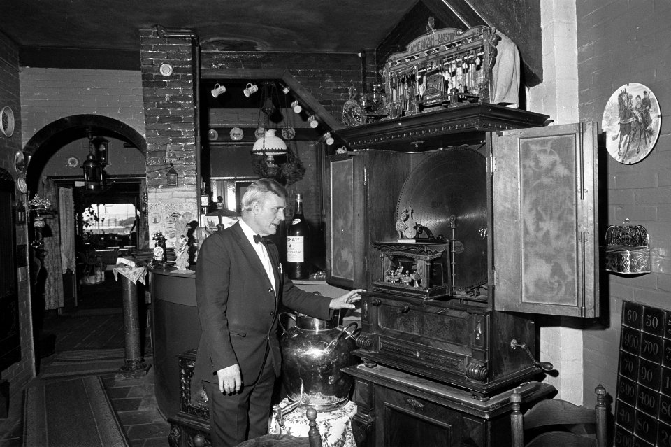 Cafe-restaurant Stuttenburgh in Monnickendam, opdracht Hotelrevue, Bestanddeelnr 926-0680