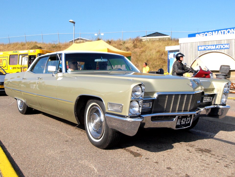 Cadillac SEDAN DE VILLE dutch licence registration AL-63-23 pic2