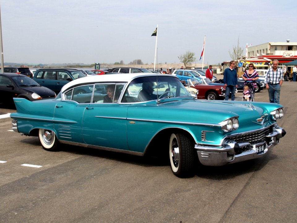 Cadillac Sedan de Ville (1958) , Dutch licence registration DH-76-90 pic06