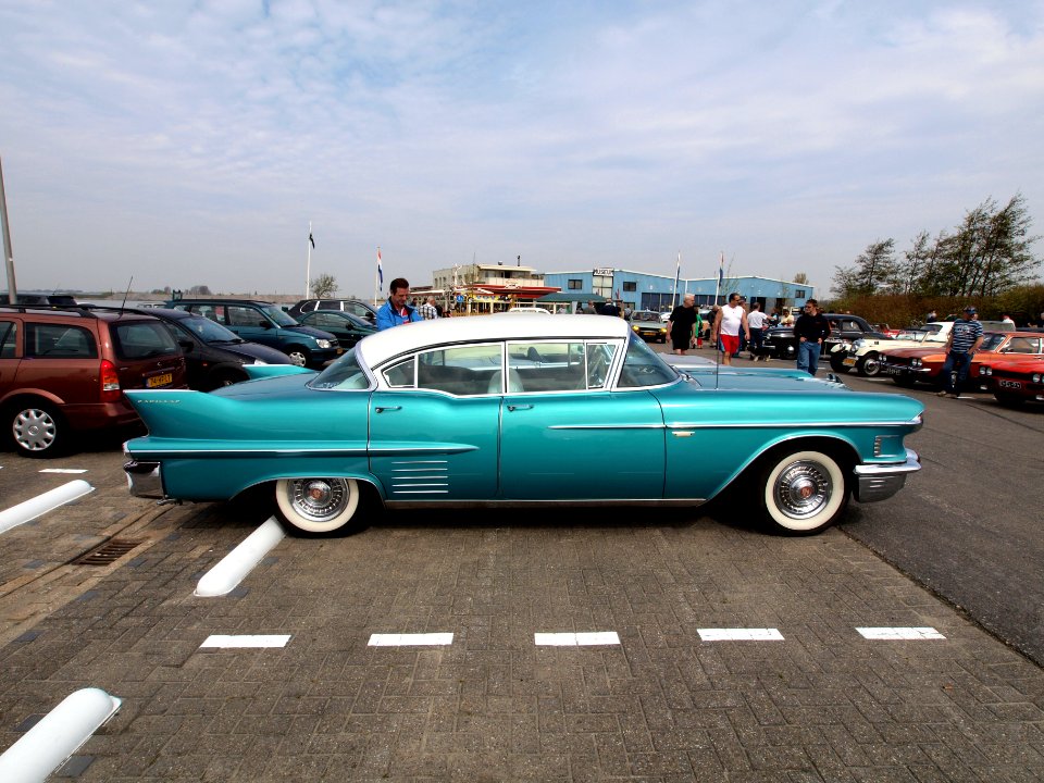 Cadillac Sedan de Ville (1958) , Dutch licence registration DH-76-90 pic10