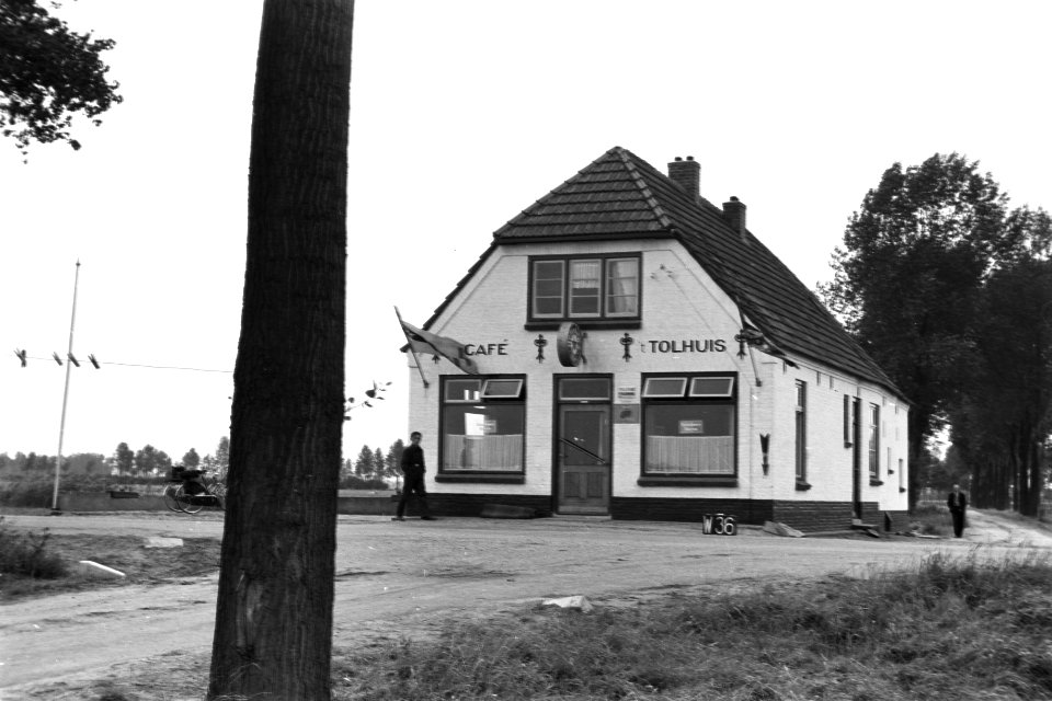 Café 't Tolhuis aan de Nieuwe Weg 6 te Wamel (ruilverkaveling Land van Maas en W, Bestanddeelnr 170-2249