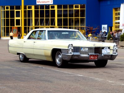 Cadillac Sedan deVille 429 CUI (1964) p4