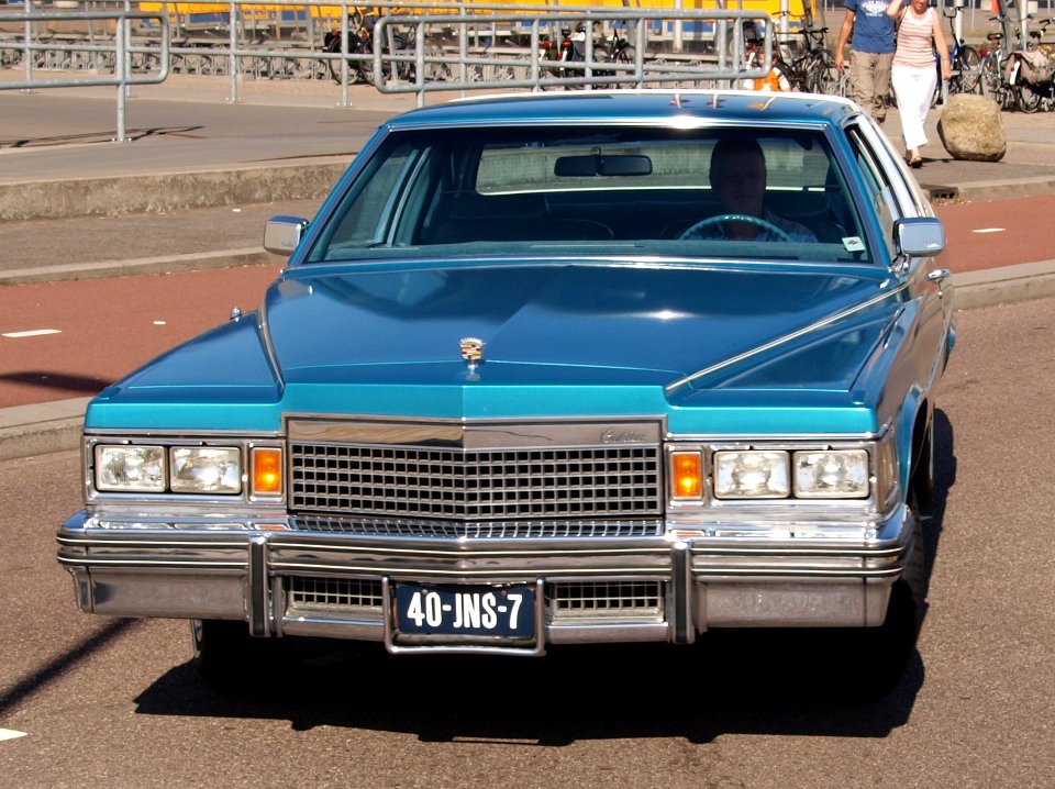 Cadillac Coupe de Ville 40-JNS-7 pic3
