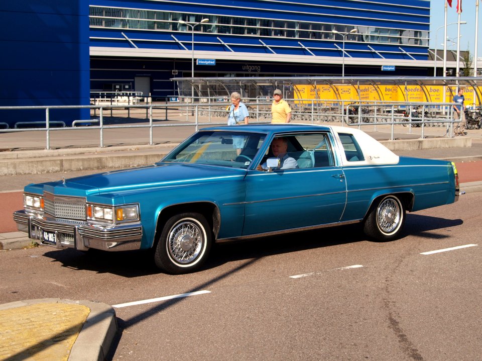 Cadillac Coupe de Ville 40-JNS-7 pic2