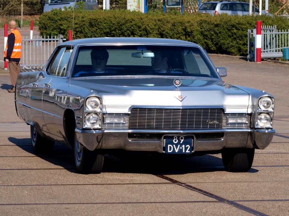 Cadillac Sedan de Ville (1975), Dutch licecence registration 89-DV-12, pic2