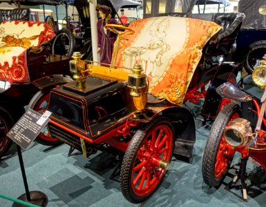 Cadillac rear entrance touring automobile, 1904, made by Cadillac Motor Car Co., Detroit, 7-10 HP, 1 cylinder, gasoline engine - Luray Caverns Car and Carriage Museum - Luray, Virginia - DSC01213